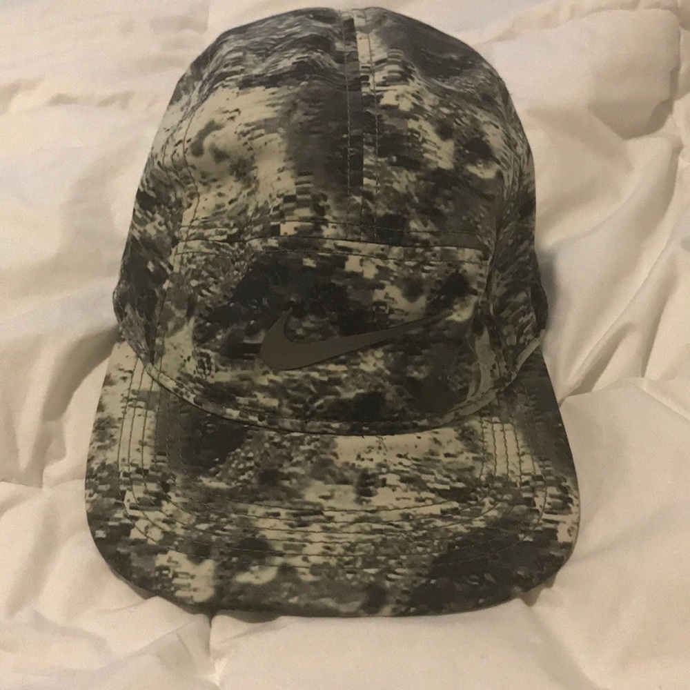 Nike Dri-Fit AW84 Running Hat